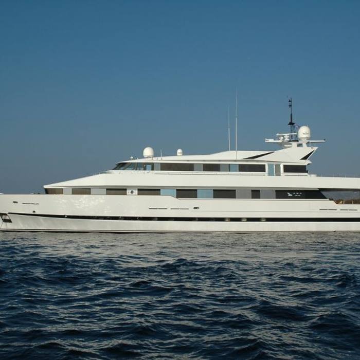 Bella Stella yacht exterior 5