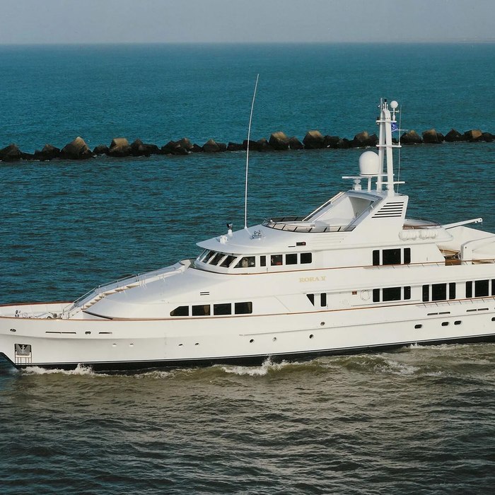 Sanora yacht exterior 2