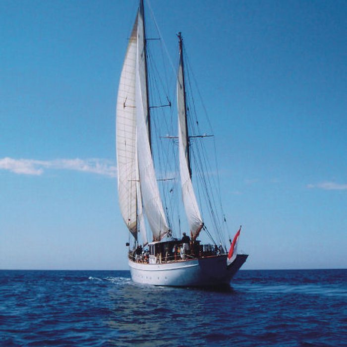 Iduna yacht exterior 2
