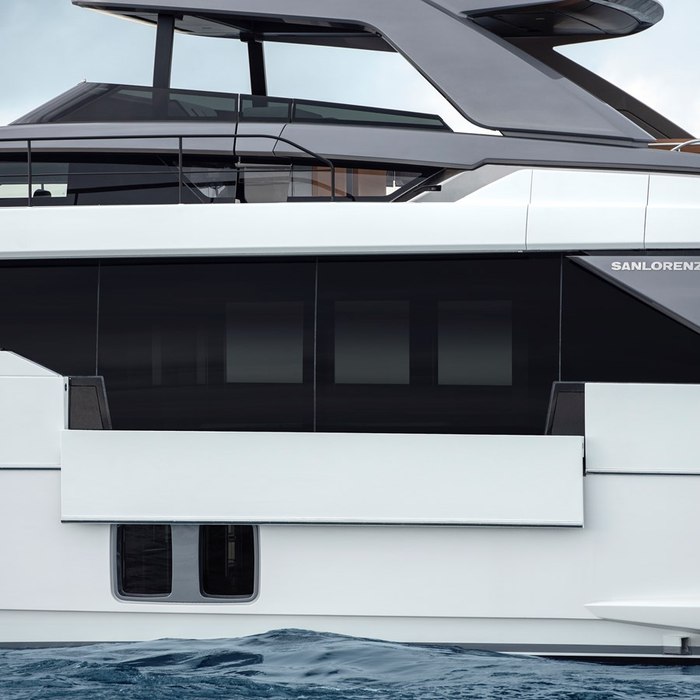 Bank Win yacht exterior 3