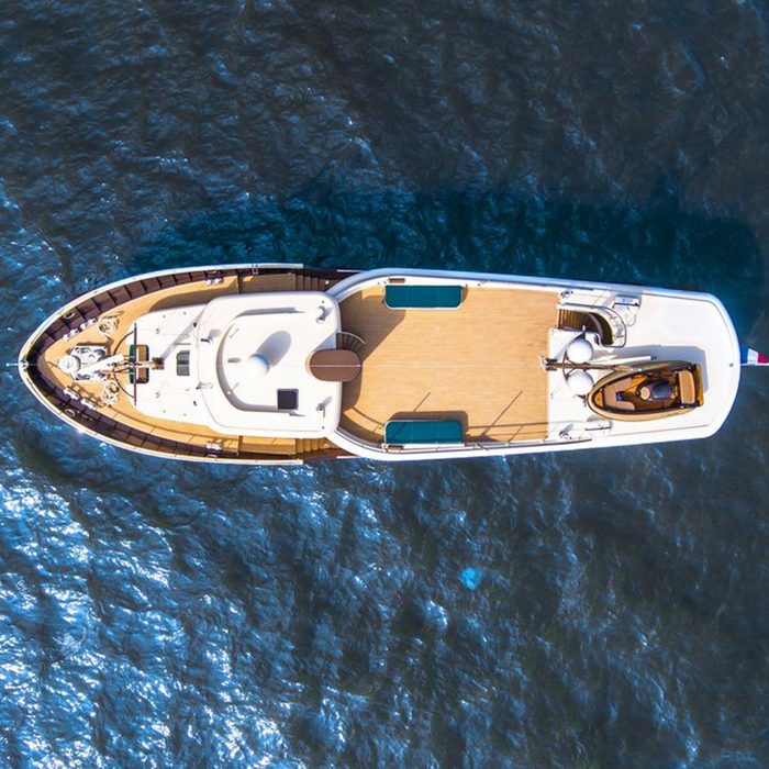 Livingstone yacht exterior 2