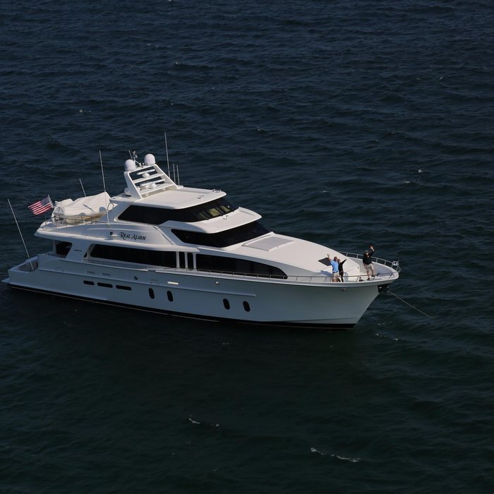 Lemonade yacht exterior 2