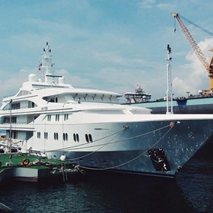 Toy Heaven yacht exterior 2