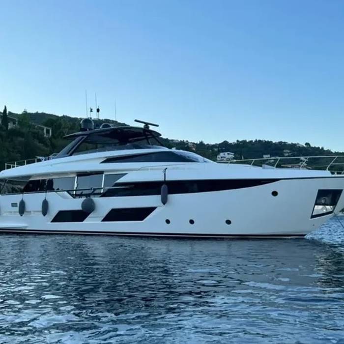Prima yacht exterior 2