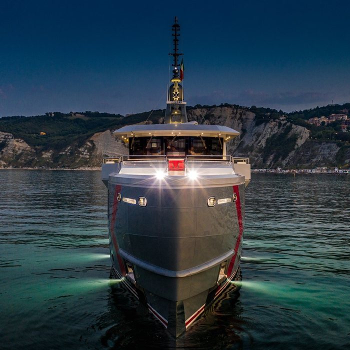 K584/ 02 yacht exterior 2