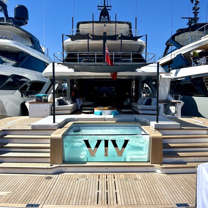 Viv yacht exterior 2