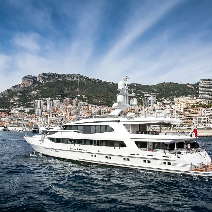 Solus yacht exterior 2