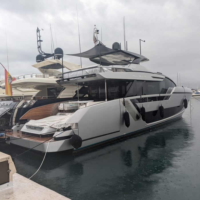 Bella VIII yacht exterior 3