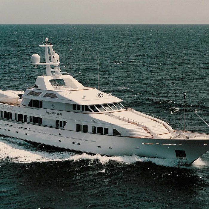 Maria yacht exterior 2