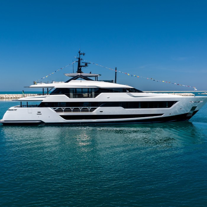 Canoe Canoe yacht exterior 2