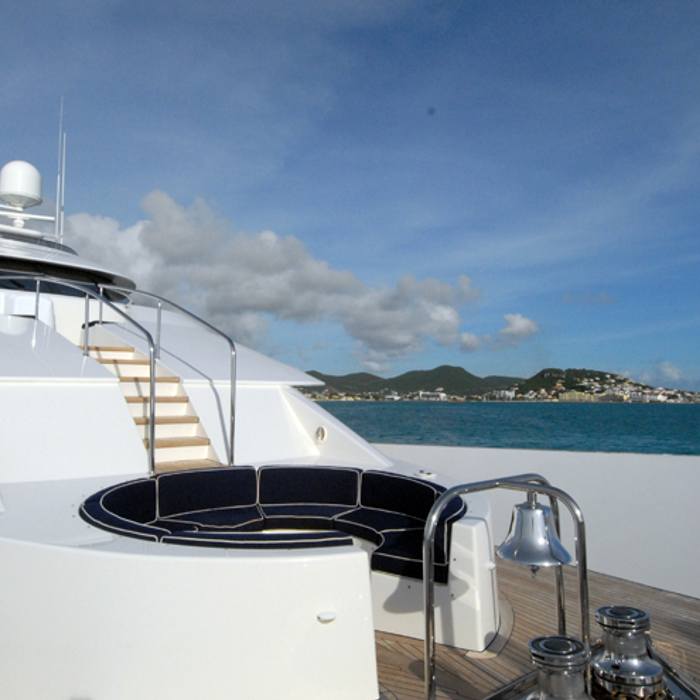 Avalina yacht exterior 2
