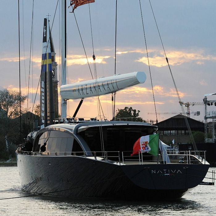 Nativa yacht exterior 2
