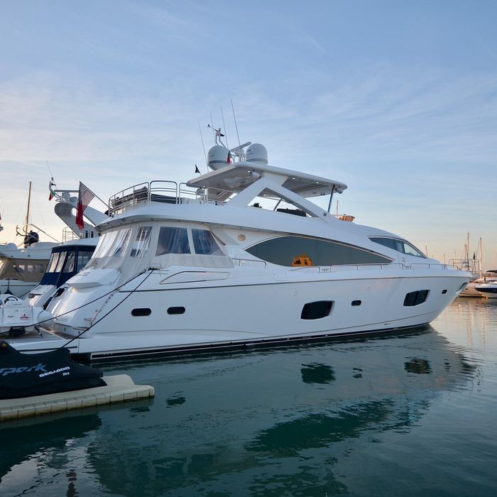 Eximius yacht exterior 37