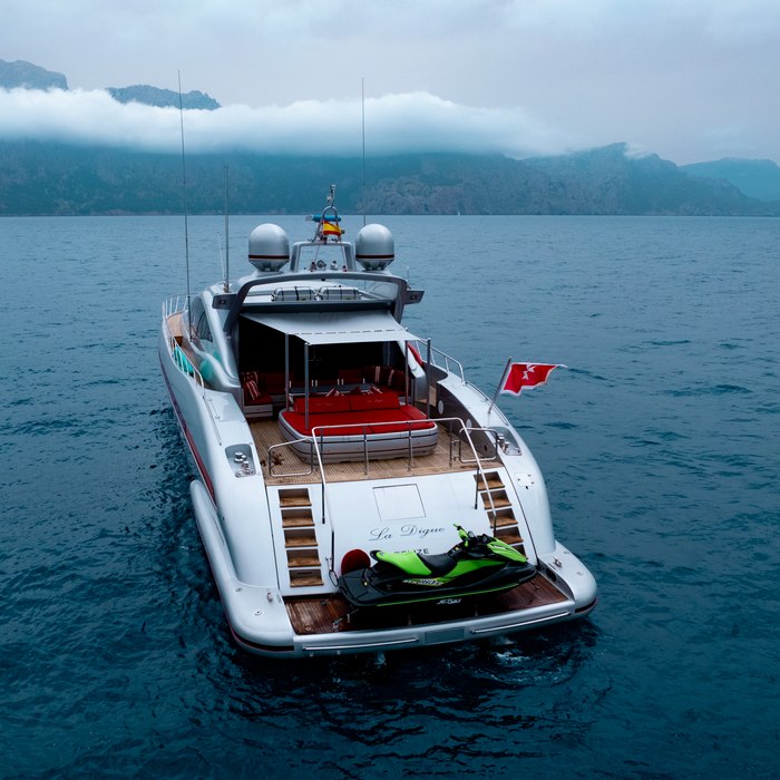 La Digue yacht exterior 2