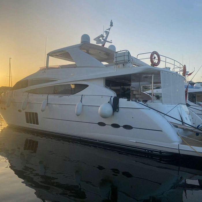 Vixen yacht exterior 3