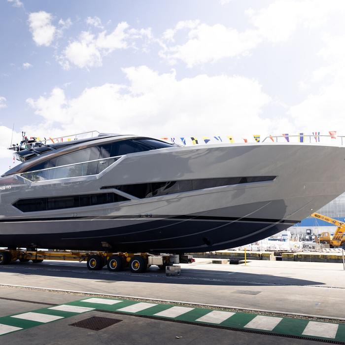 AB 80/206 yacht exterior 2