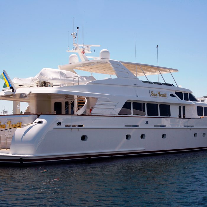 Dirt Poor yacht exterior 63