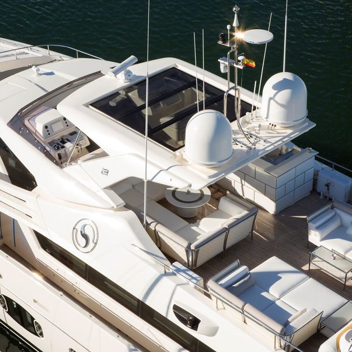 Uhud yacht exterior 2