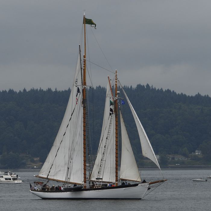 Zodiac yacht exterior 2
