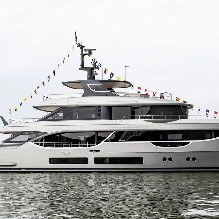 Sirena yacht exterior 2