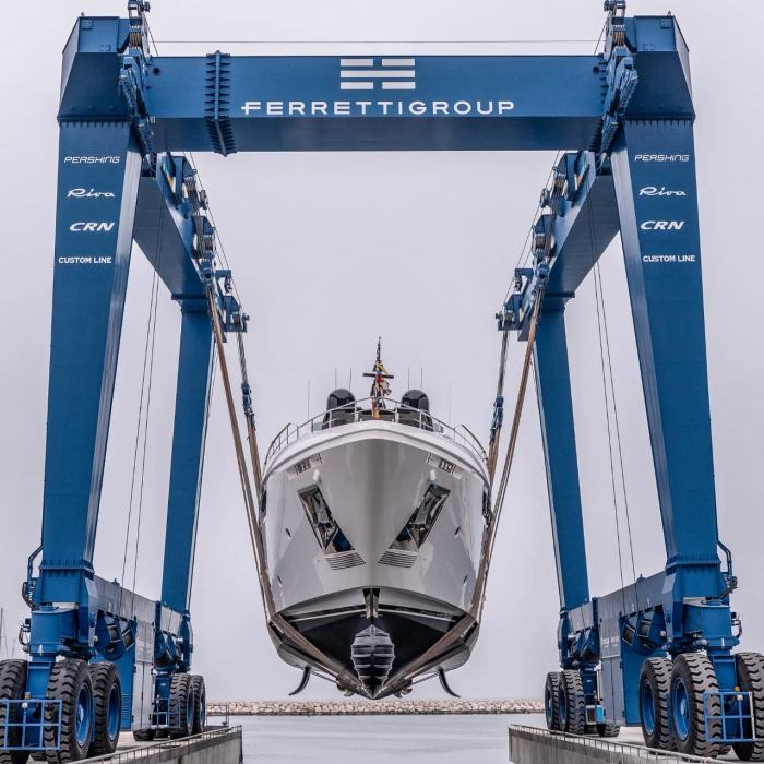 Sole yacht exterior 2