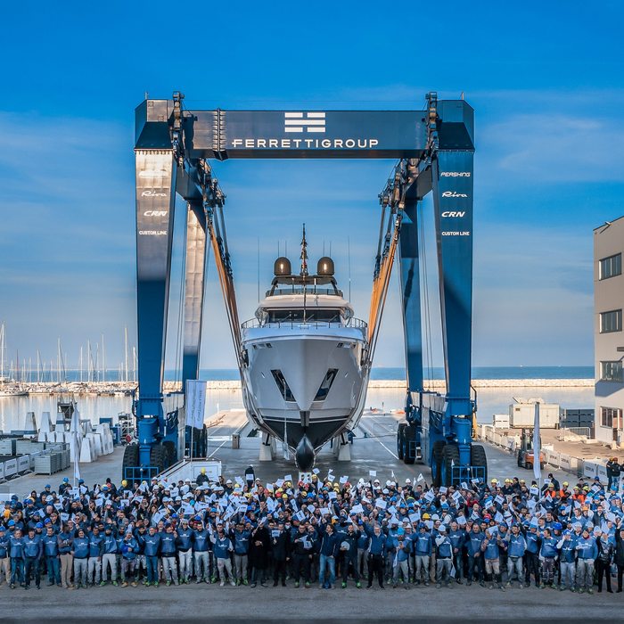 Regina yacht exterior 4