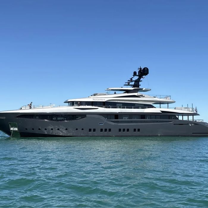 Provocateur yacht exterior 2