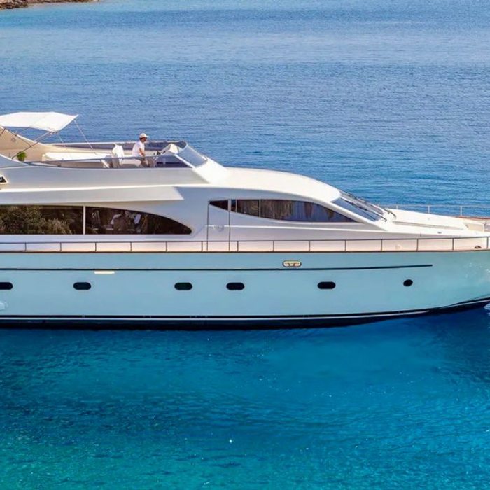 Vida Loca yacht exterior 2