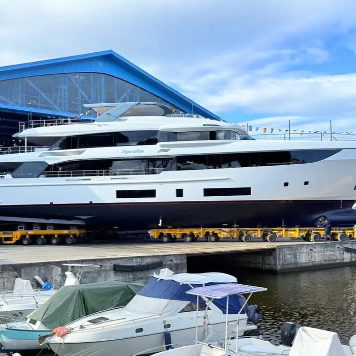 Paper Moon yacht exterior 2