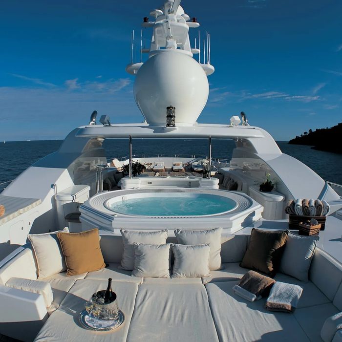 Adventure yacht exterior 2