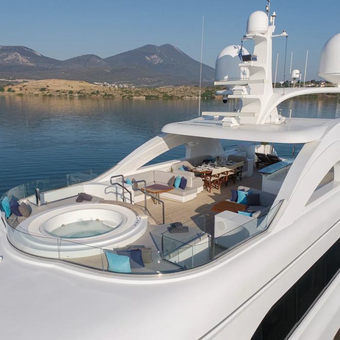 I Sea yacht exterior 2