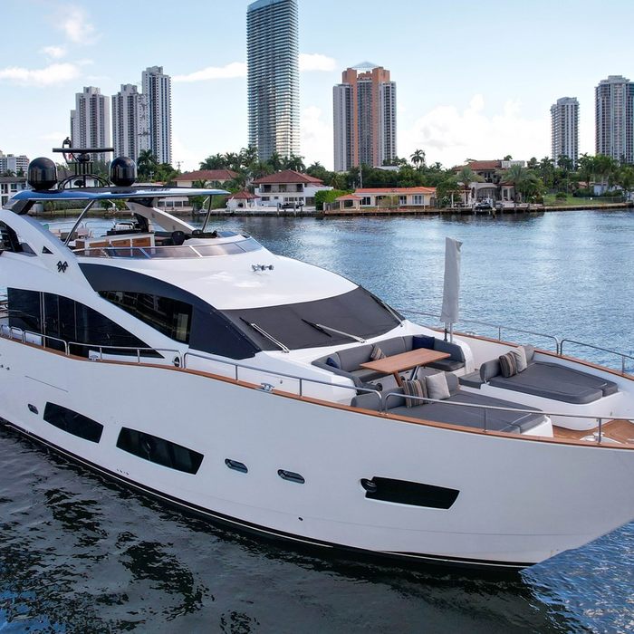 RIII yacht exterior 1