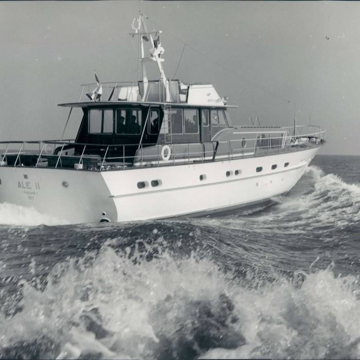 Magica Stella yacht exterior 2