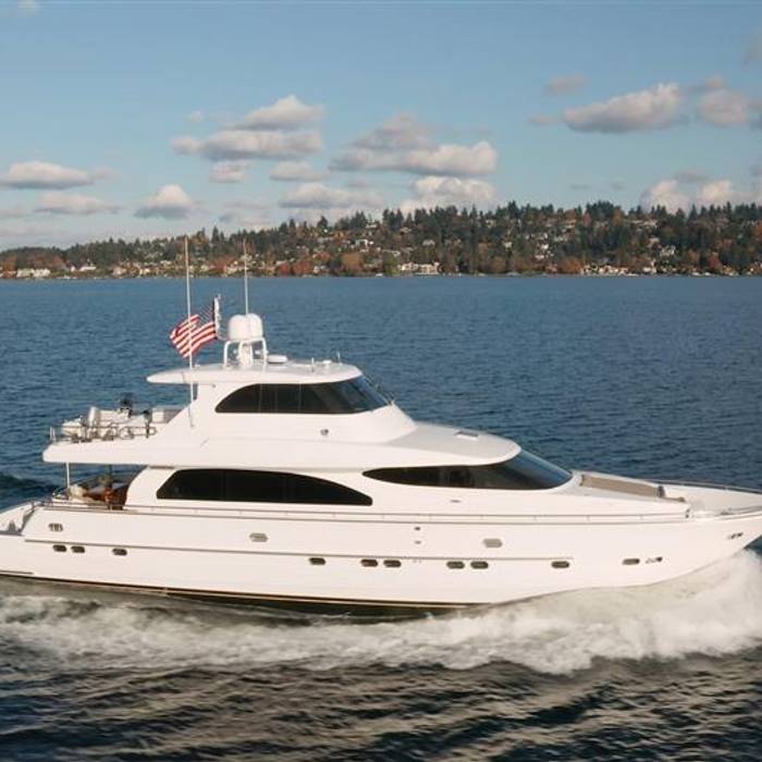 La Ree yacht exterior 1