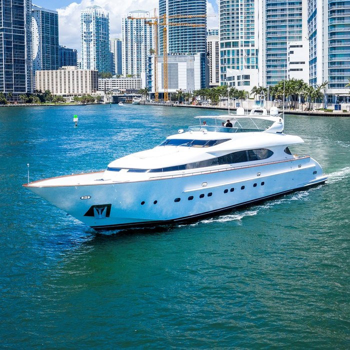 Stamos Bien yacht exterior 2