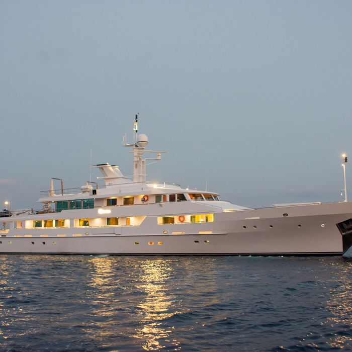 O'Natalina yacht exterior 2