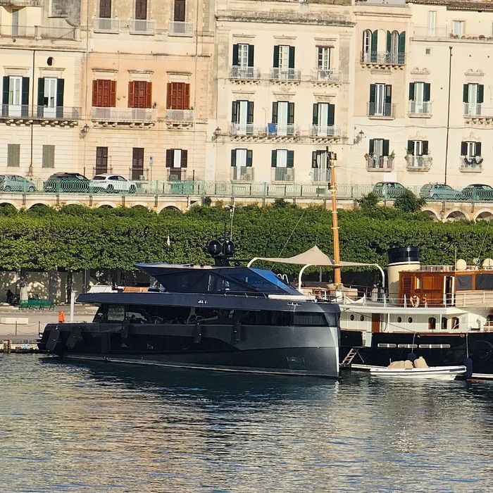 Titi yacht exterior 3