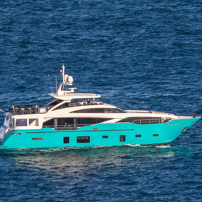 Anka yacht exterior 2