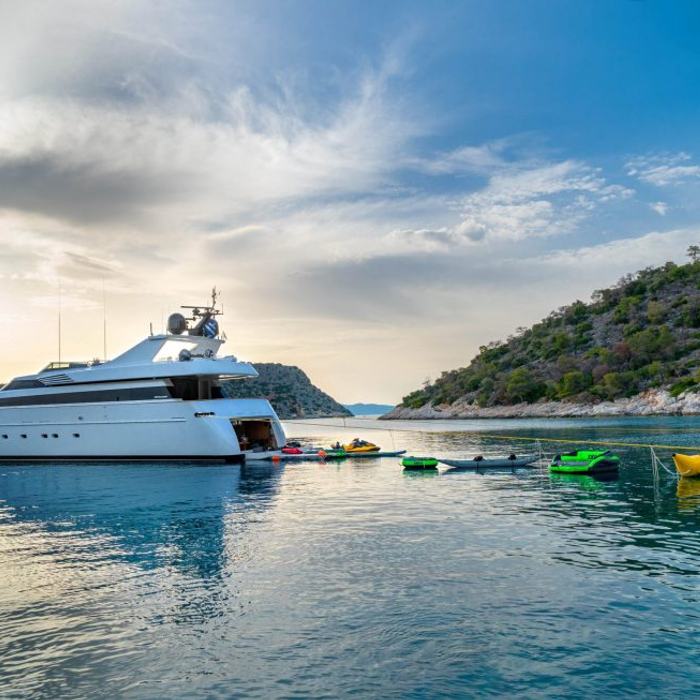 Tigra yacht exterior 2