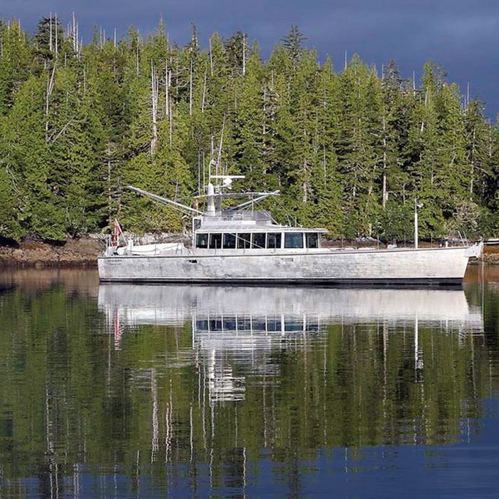 Wind Horse yacht exterior 1