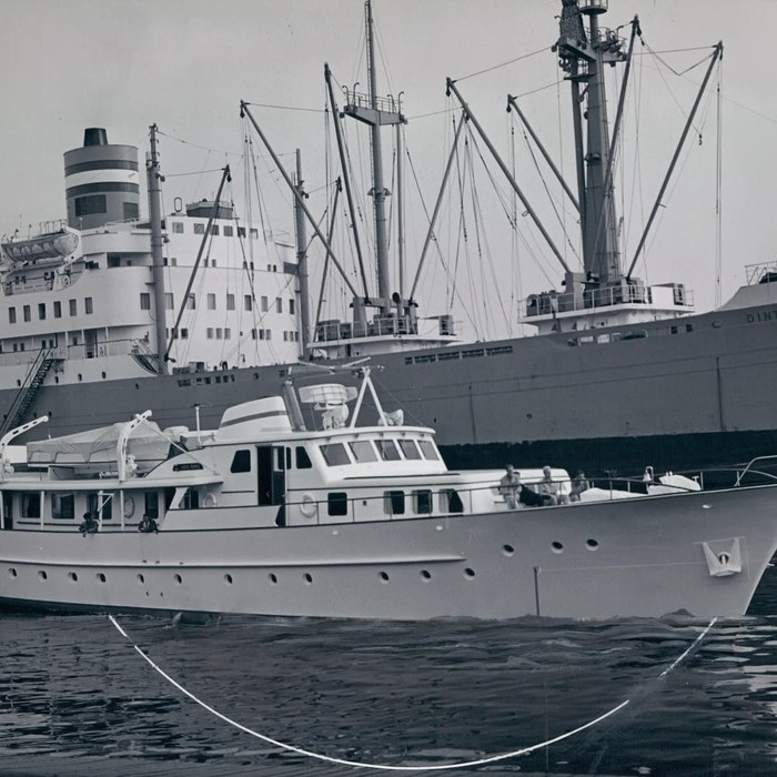 Santa Maria yacht exterior 2