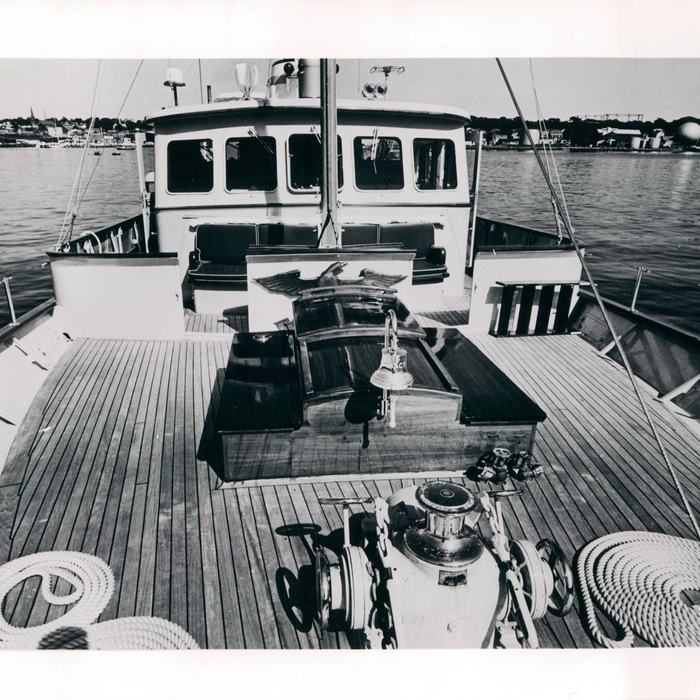 City yacht exterior 2
