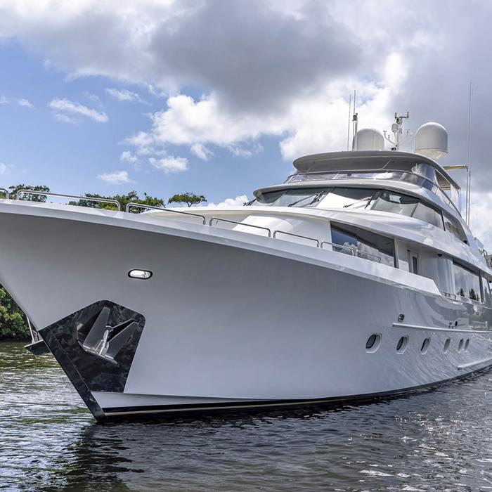 Simplicity yacht exterior 2
