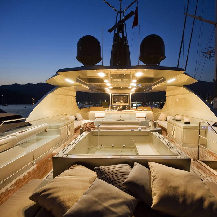 Fusion yacht exterior 3