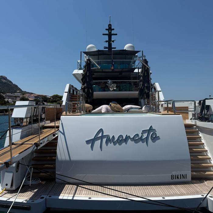 Amorcito yacht exterior 2