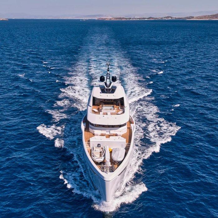 O'Madeleine yacht exterior 2