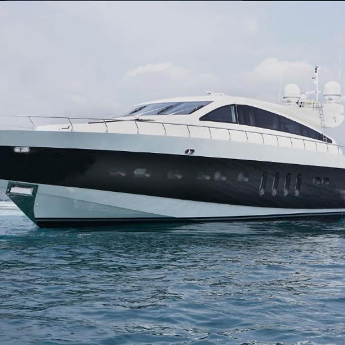 Venture yacht exterior 2