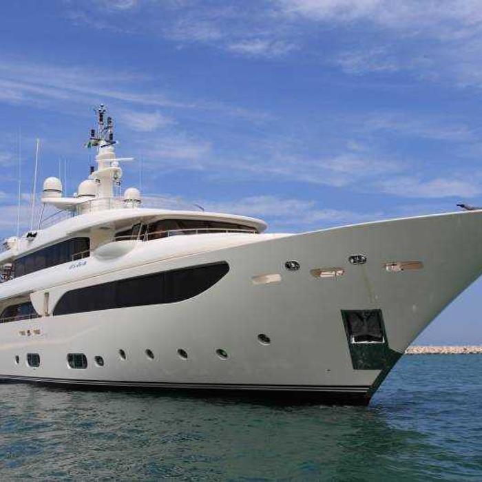 O'Lion yacht exterior 2