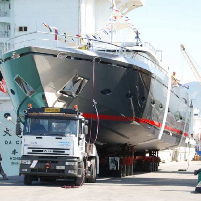Seafire yacht exterior 2