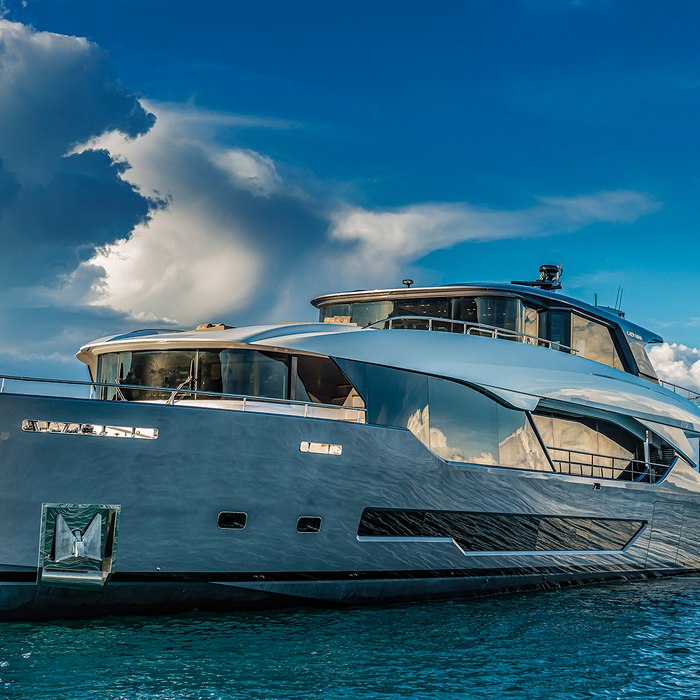 Tofan yacht exterior 3